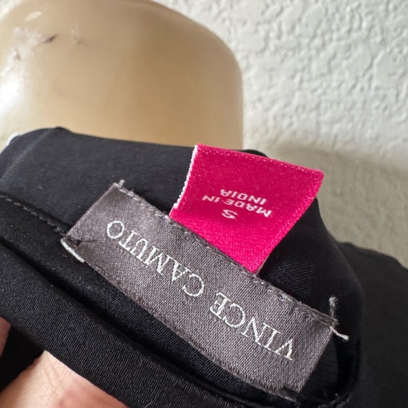 Vince Camuto Black V-Neck Sleeveless Blouse - Picture 3 of 3